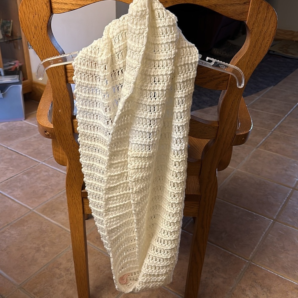 Victoria's Secret Cream  Infinity knit Scarf  OS - Picture 5 of 5